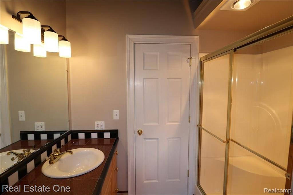15420 Jennings Road Fenton, MI 48430 - Photo 16 of 24