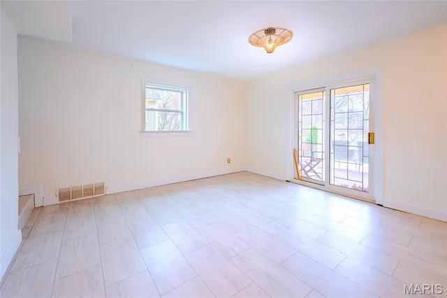 $539,900 | 452 Iris Lane, Kirkwood, MO 63122