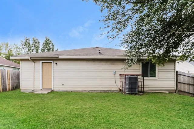 $1,690 | 1435 Sax Leigh Drive, Dallas, TX 75241