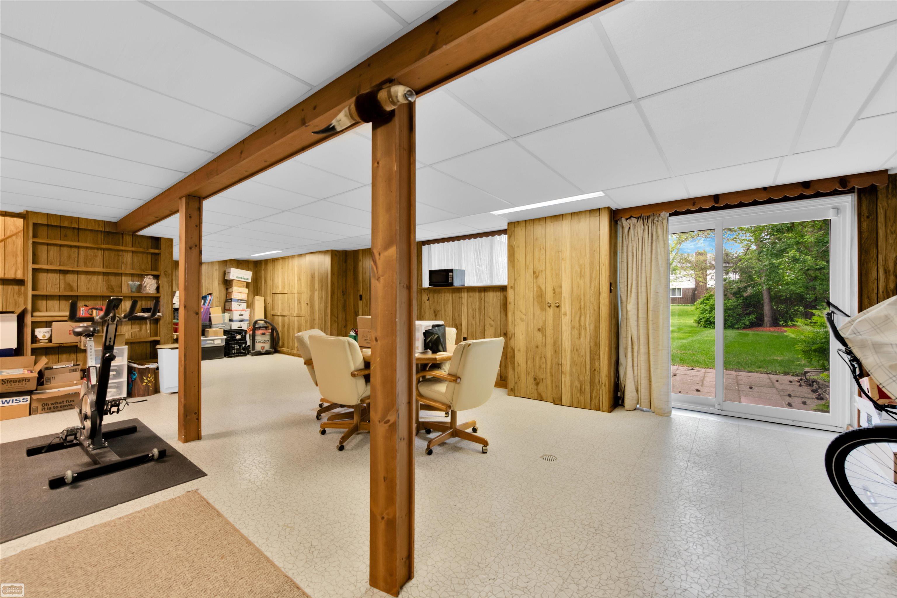 2401 Chalet Drive Rochester, MI 48309 - Photo 35 of 45 50176330-7c22e1f5-4fc2-422e-acc4-050072d7f69c.JPG