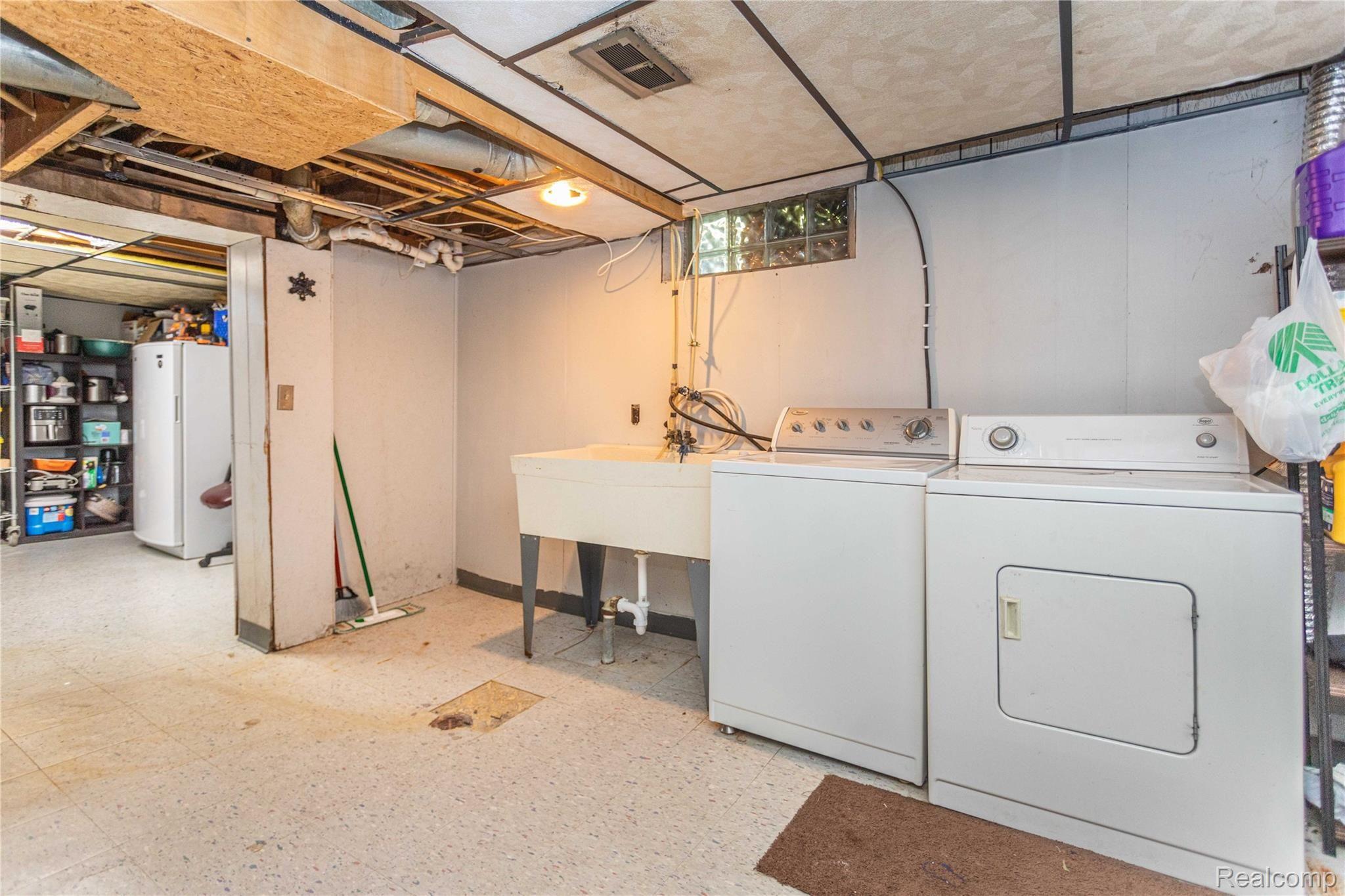 6417 Rutland Street Detroit, MI 48228 - Photo 2 of 29 15.jpg