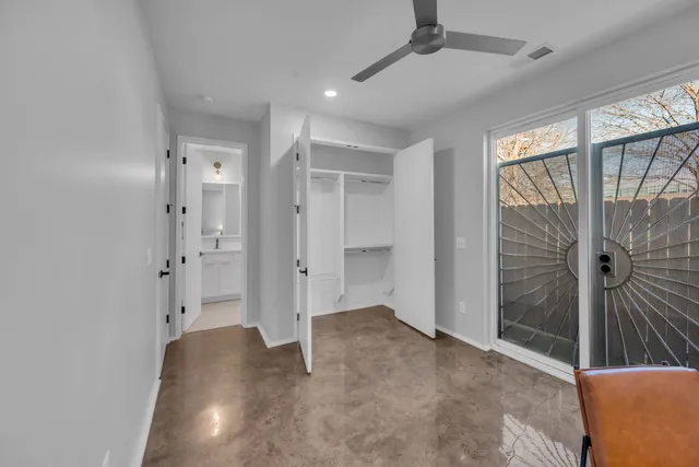 a view of entryway with shower