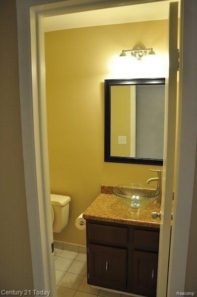 32149 West 12 Mile Road, Unit 22 Farmington, MI 48334 - Photo 10 of 23 POWDER ROOM WITH VESSEL SINK
