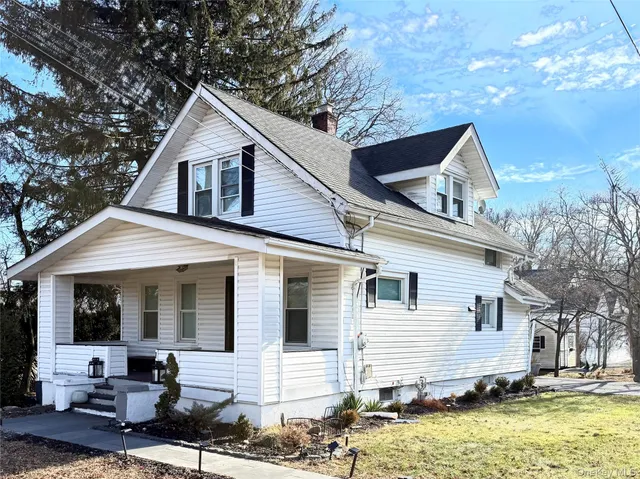 $620,000 | 12 East Nauraushaun Avenue, Pearl River, NY 10965