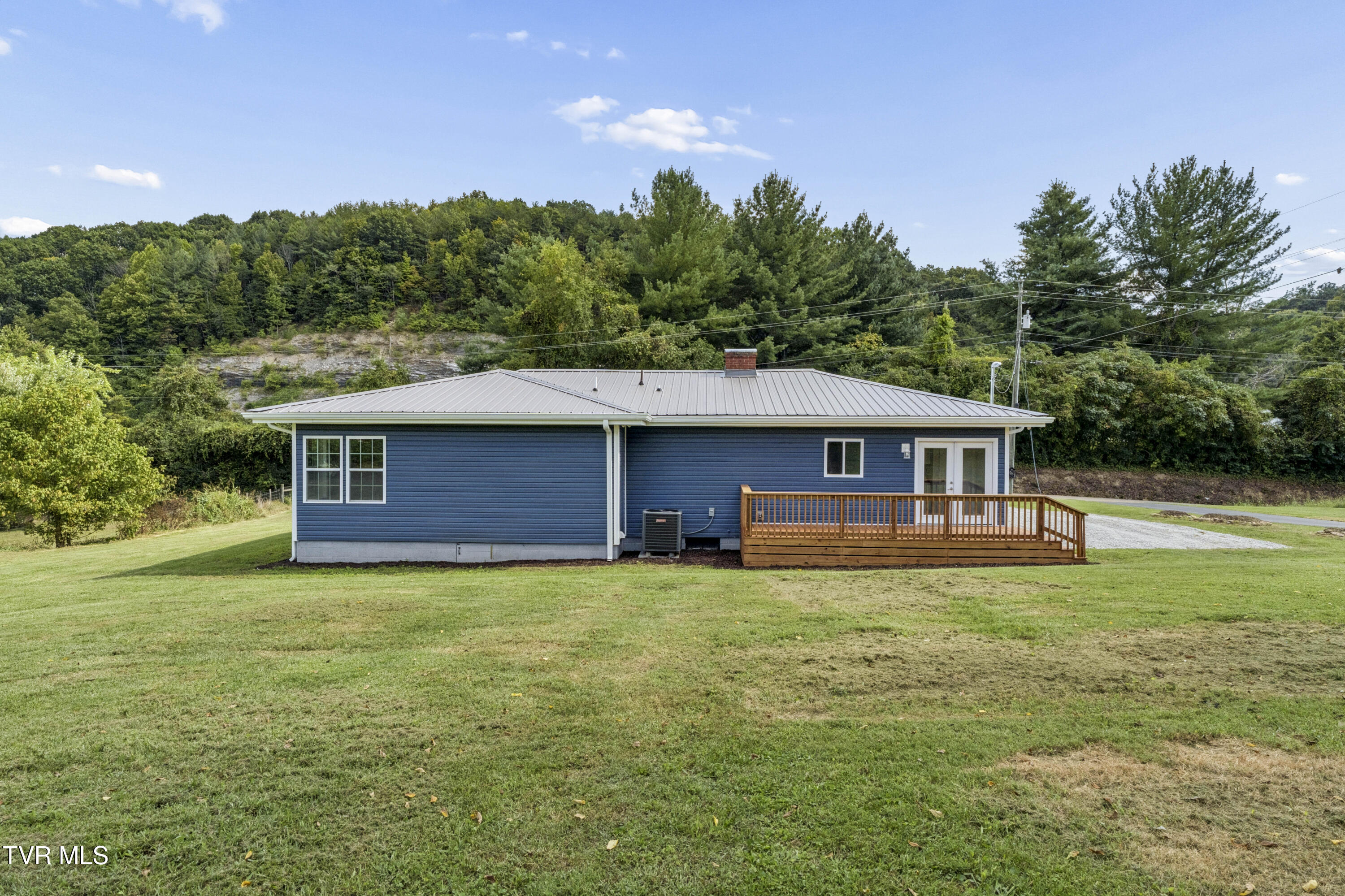 4429 Island Road Bristol, TN 37620 - Photo 39 of 48 Island-40