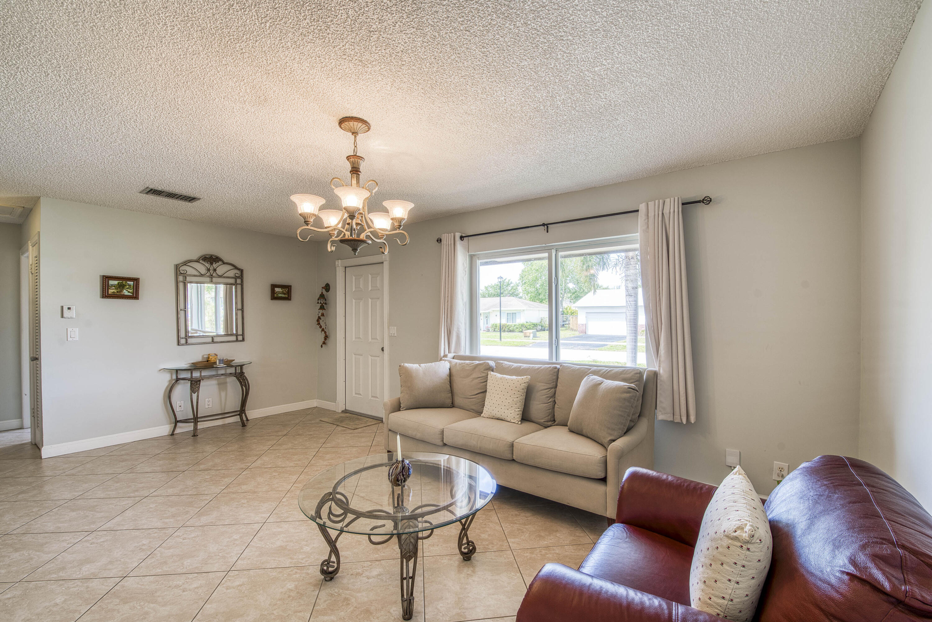 19468 Delaware Circle Boca Raton, FL 33434 - Photo 5 of 24 _IMG9851_HDR