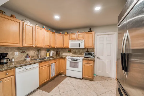 $3,200 | 19468 Delaware Circle, Boca Raton, FL 33434