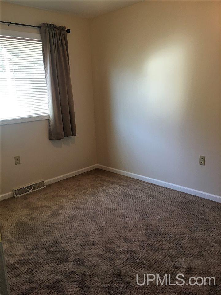 408 Jasper Street Ishpeming, MI 49849 - Photo 5 of 32