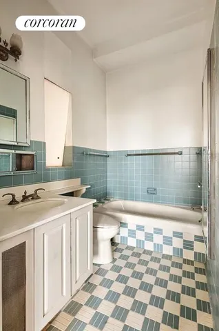 $6,400,000 | 211 Central Park West, Unit 11A | Upper West Side