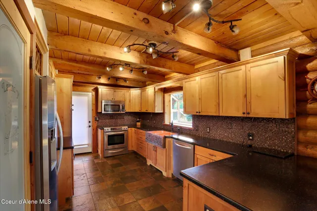 $638,000 | 7228 West Senequoteen Trail, Spirit Lake, ID 83869