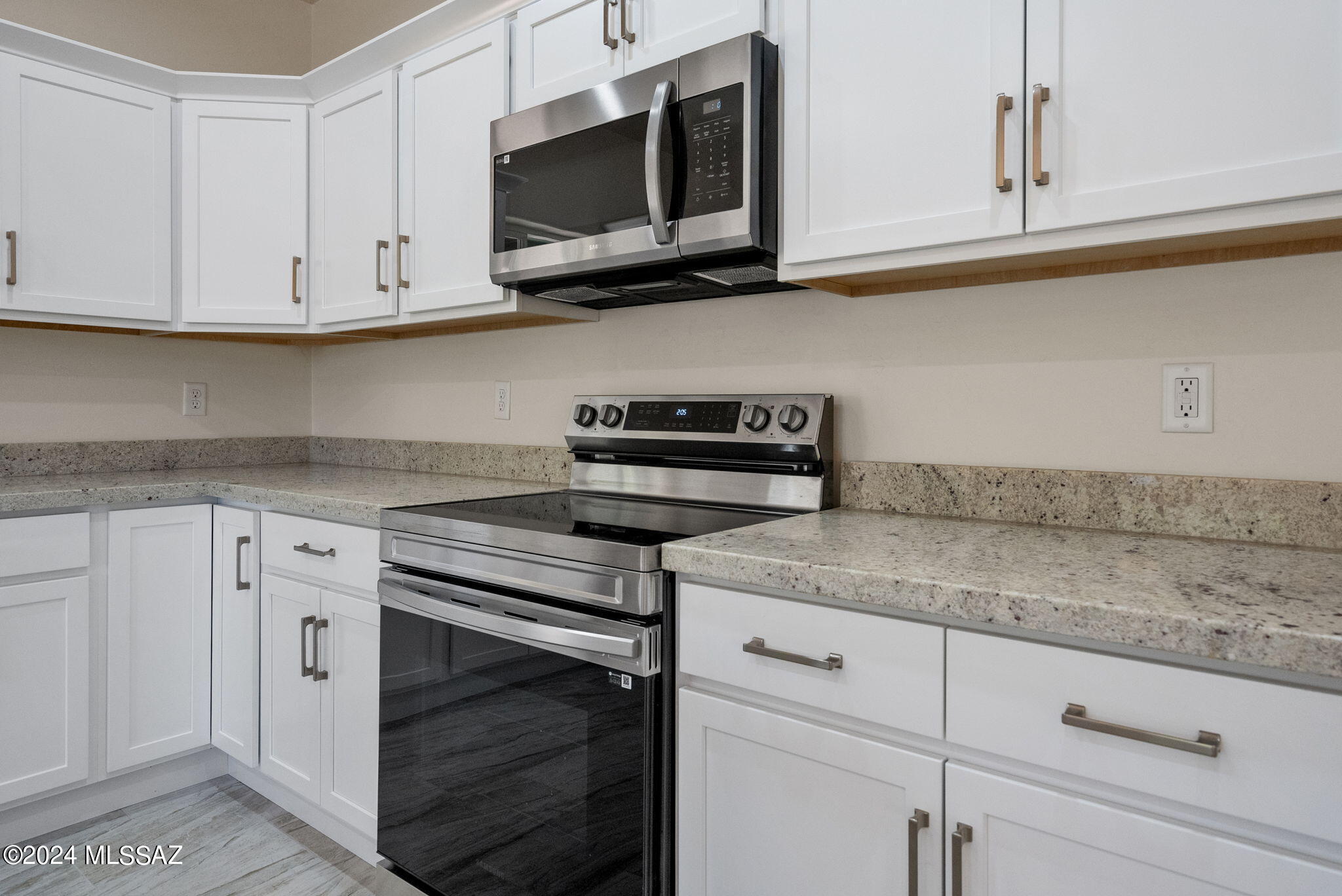 995 Circulo Golondrina Rio Rico, AZ 85648 - Photo 7 of 25 Gallery Image 7