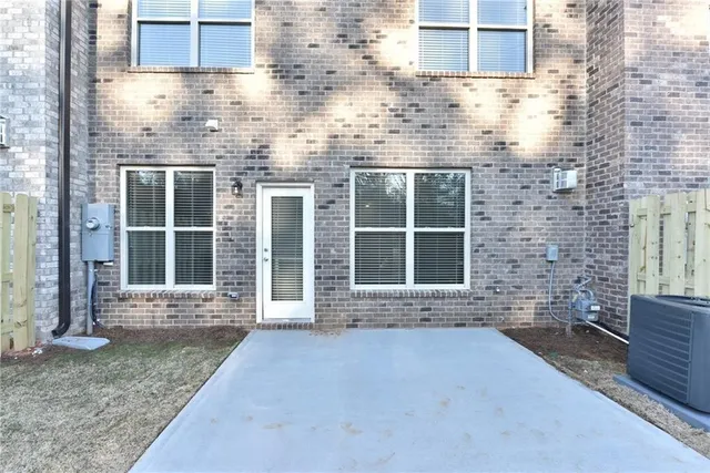 $2,300 | 5550 Lightheart Court, Suwanee, GA 30024