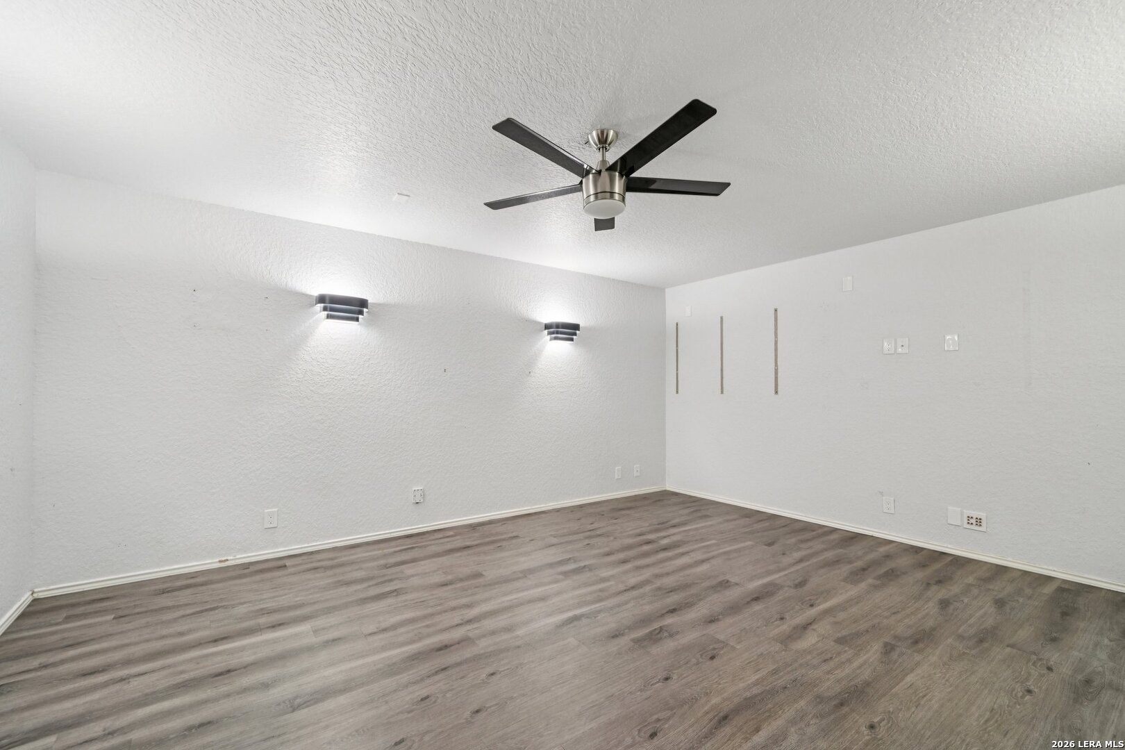 9536 Gold Stage Road San Antonio, TX 78254 - Photo 28 of 39 an empty room with wooden floor and windows