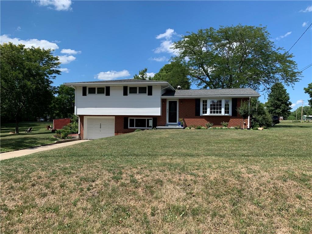 Updated multi-level on table top corner lot!