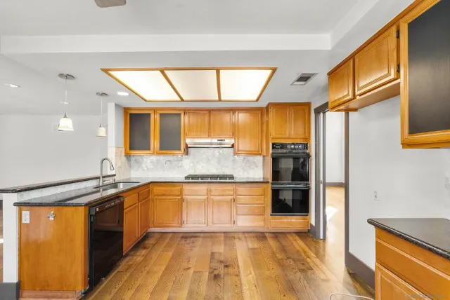 $935,000 | 28885 Shadow Valley Lane, Santa Clarita, CA 91390