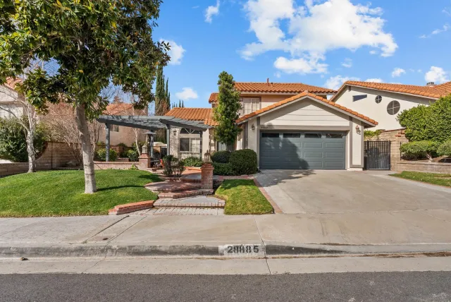 $935,000 | 28885 Shadow Valley Lane, Santa Clarita, CA 91390