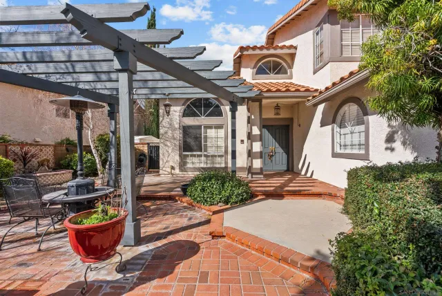 $935,000 | 28885 Shadow Valley Lane, Santa Clarita, CA 91390