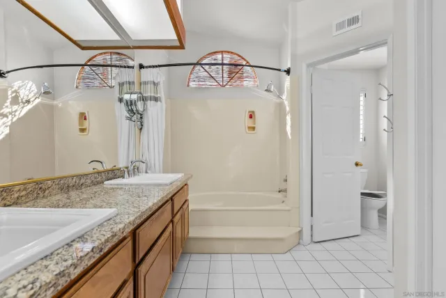 $935,000 | 28885 Shadow Valley Lane, Santa Clarita, CA 91390