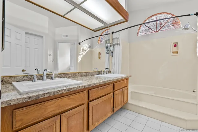 $935,000 | 28885 Shadow Valley Lane, Santa Clarita, CA 91390