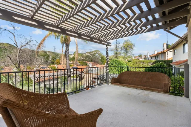 $935,000 | 28885 Shadow Valley Lane, Santa Clarita, CA 91390