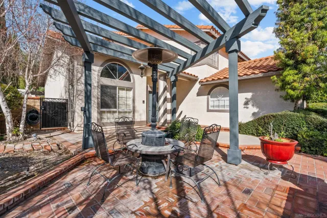 $935,000 | 28885 Shadow Valley Lane, Santa Clarita, CA 91390