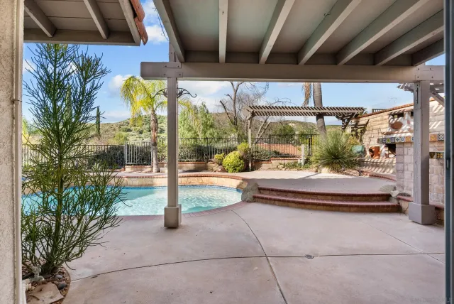 $935,000 | 28885 Shadow Valley Lane, Santa Clarita, CA 91390