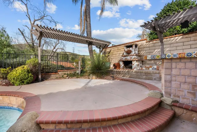 $935,000 | 28885 Shadow Valley Lane, Santa Clarita, CA 91390