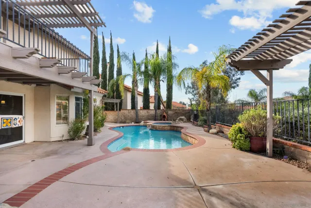 $935,000 | 28885 Shadow Valley Lane, Santa Clarita, CA 91390