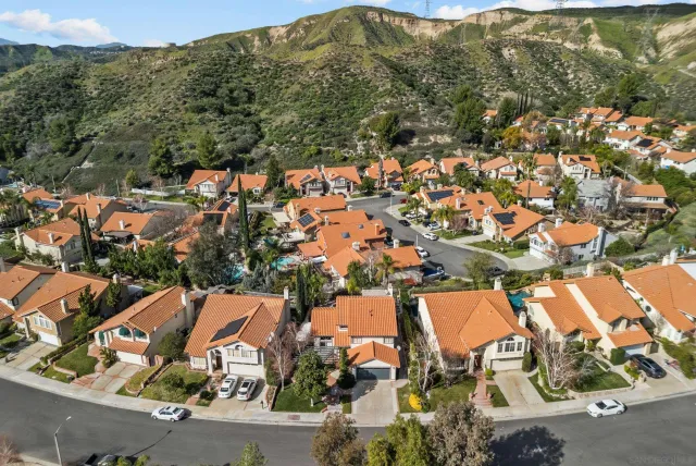 $935,000 | 28885 Shadow Valley Lane, Santa Clarita, CA 91390