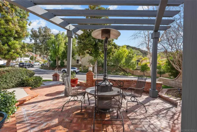 $935,000 | 28885 Shadow Valley Lane, Santa Clarita, CA 91390