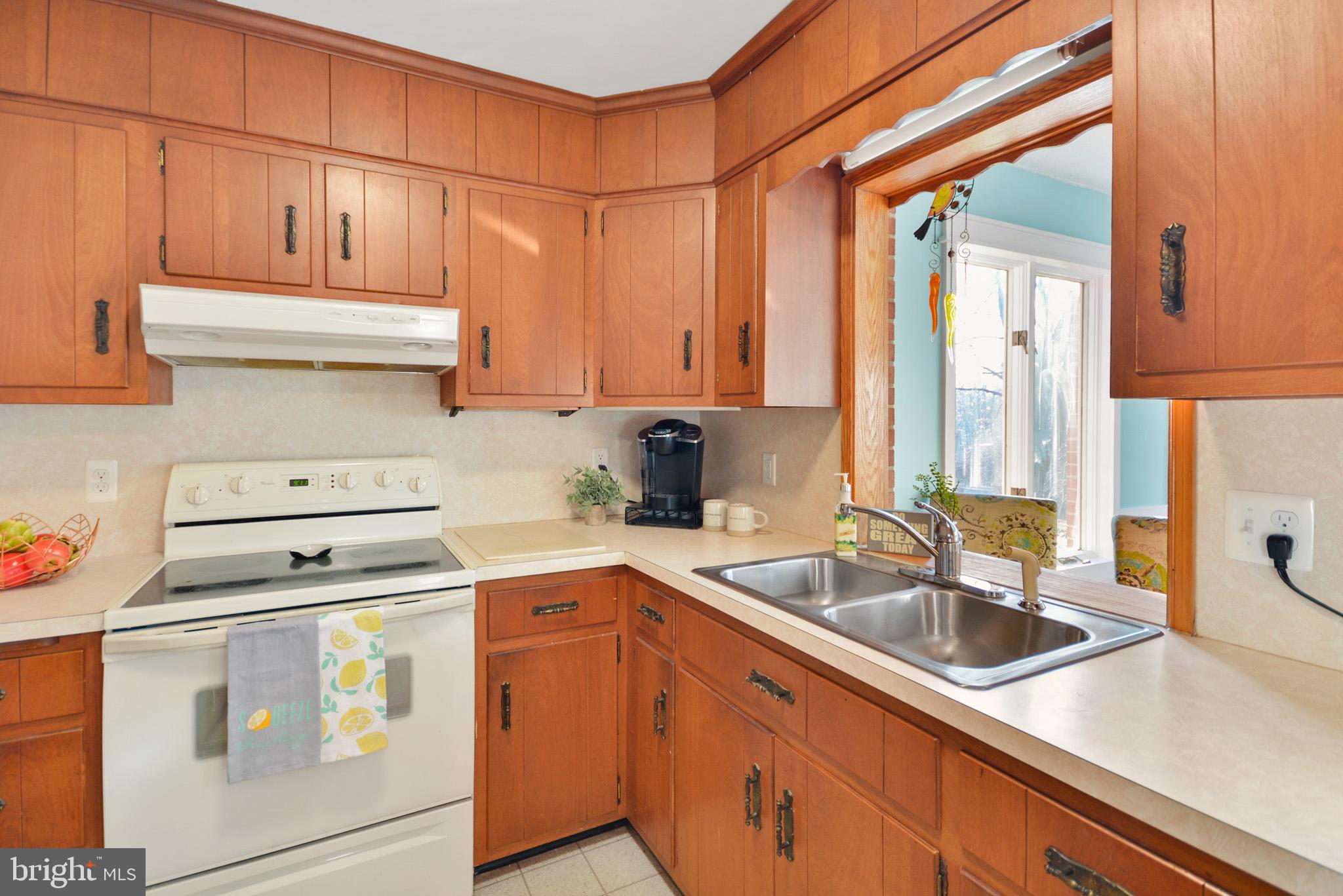 4829 Mt Zion Road Frederick, MD 21703 - Photo 14 of 42 Kitchen features pass through to sunroom