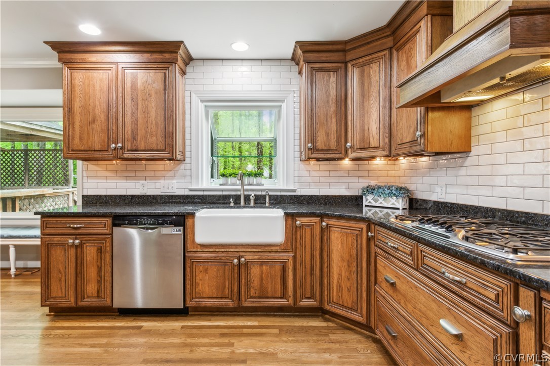 204 Old Cart Road Williamsburg, VA 23188 - Photo 16 of 49 a kitchen with stainless steel appliances granite countertop a stove a sink and a microwave
