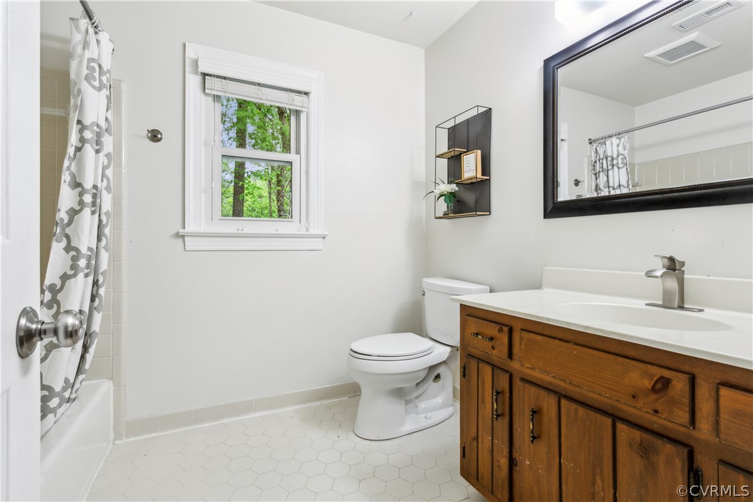 204 Old Cart Road Williamsburg, VA 23188 - Photo 27 of 49 a bathroom with a sink a toilet and a mirror