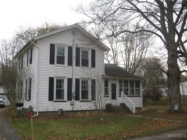 $179,900 | 71 Summit Street, Le Roy, NY 14482