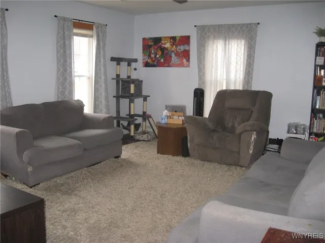 $179,900 | 71 Summit Street, Le Roy, NY 14482