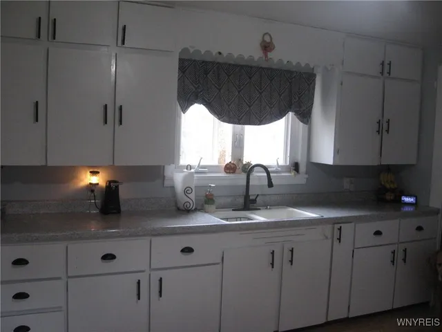 $179,900 | 71 Summit Street, Le Roy, NY 14482