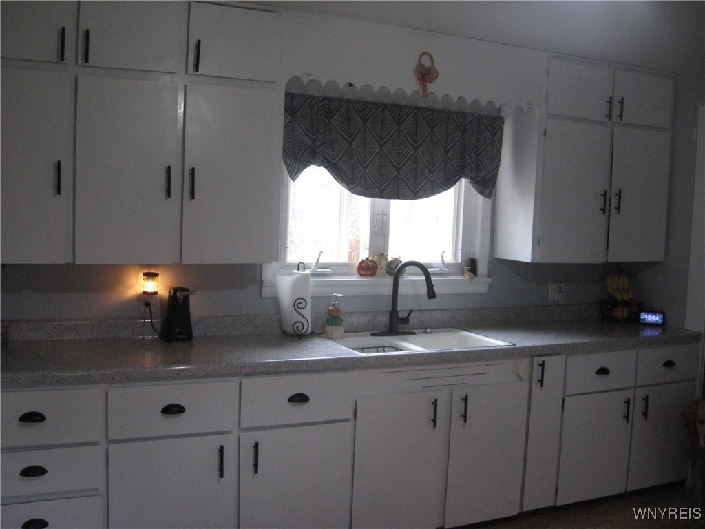 71 Summit Street Le Roy, NY 14482 - Photo 7 of 28