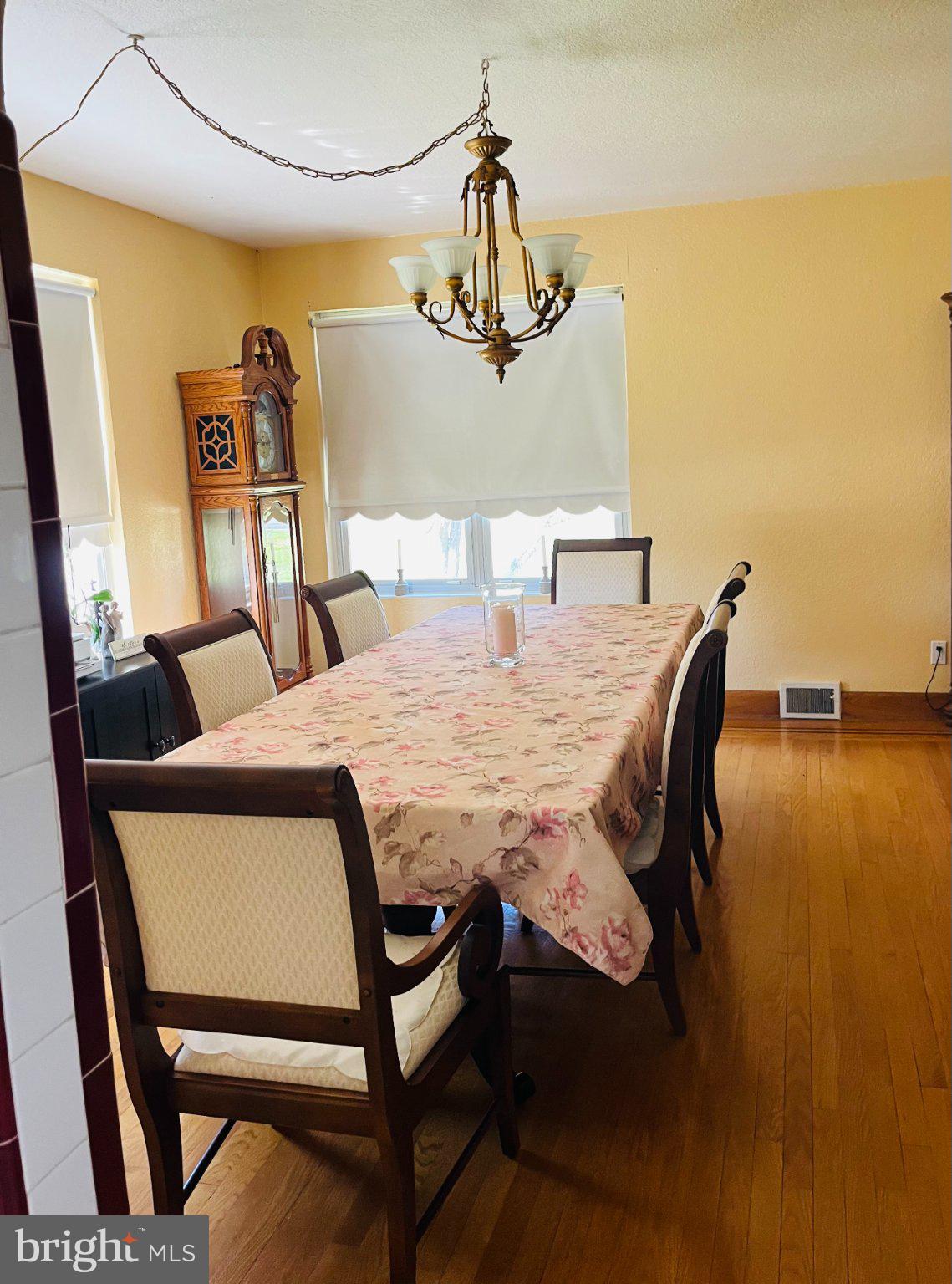 425 Big Oak Road Bridgeton, NJ 08302 - Photo 5 of 15 Elegant dining space with natural light.