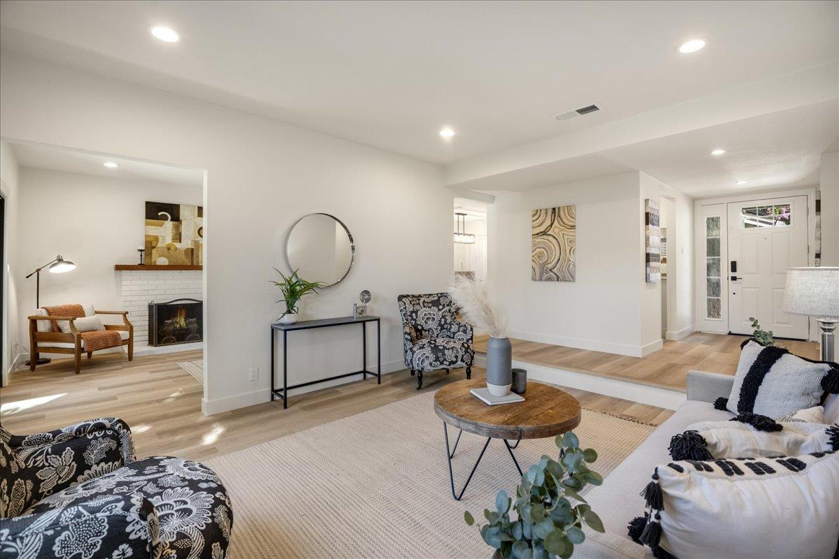 1069 Malott Drive San Jose, CA 95121 - Photo 15 of 32 a living room with furniture