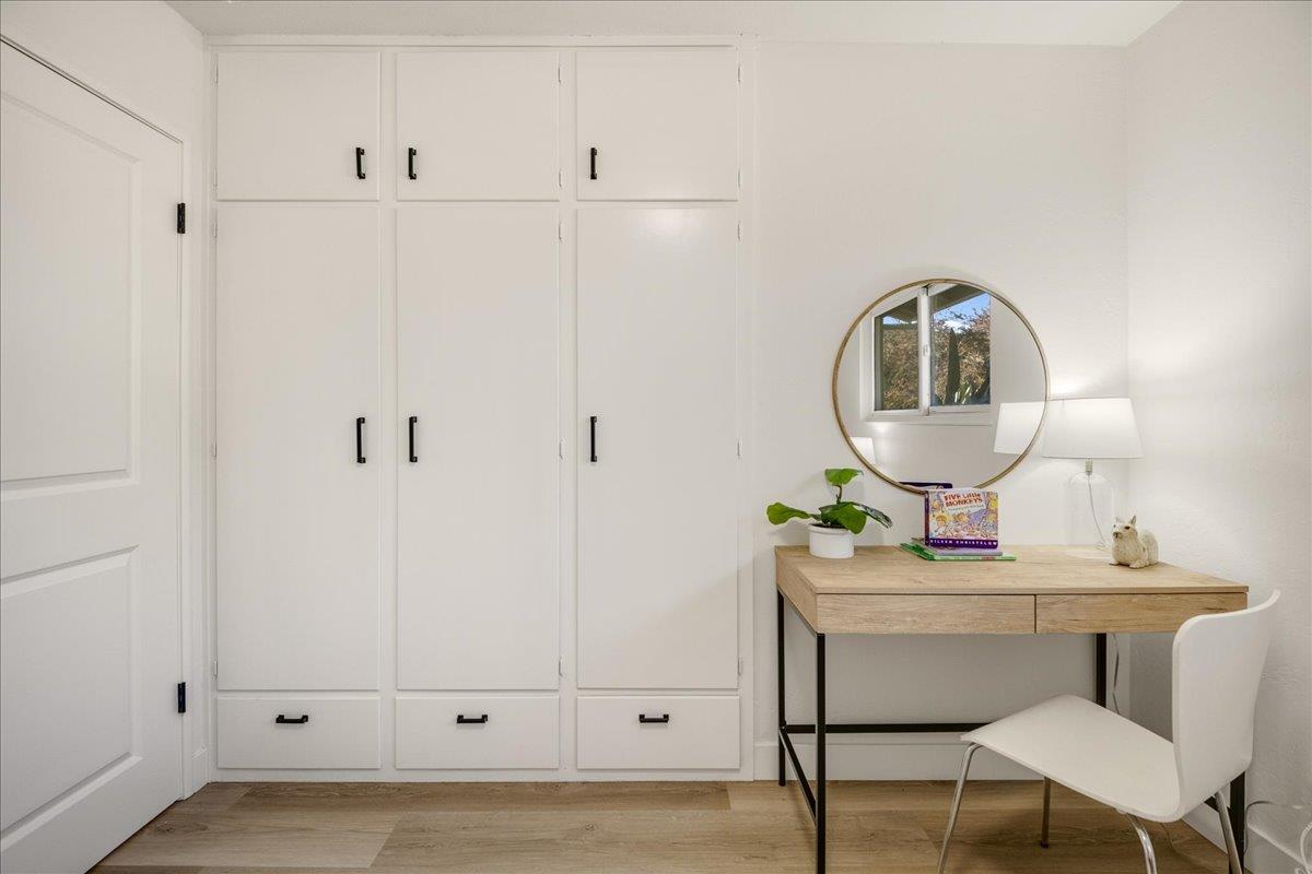 1069 Malott Drive San Jose, CA 95121 - Photo 23 of 32 a workspace with furniture and mirror