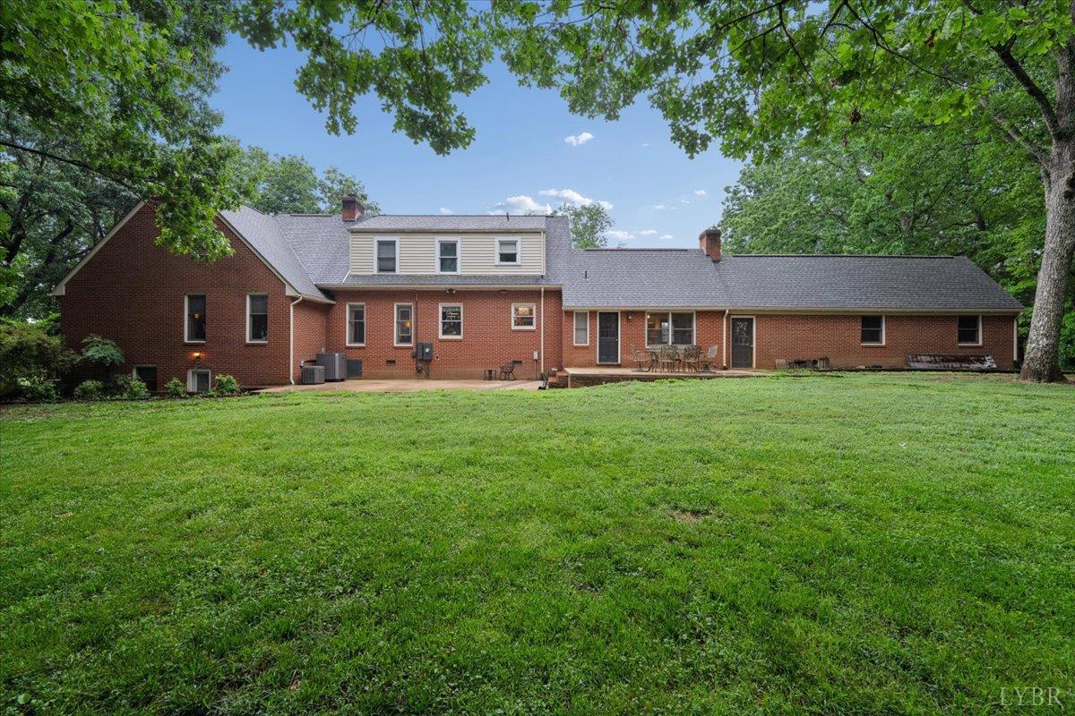 3289 Peaks Road Bedford, VA 24523 - Photo 8 of 71 a front view of a house with garden