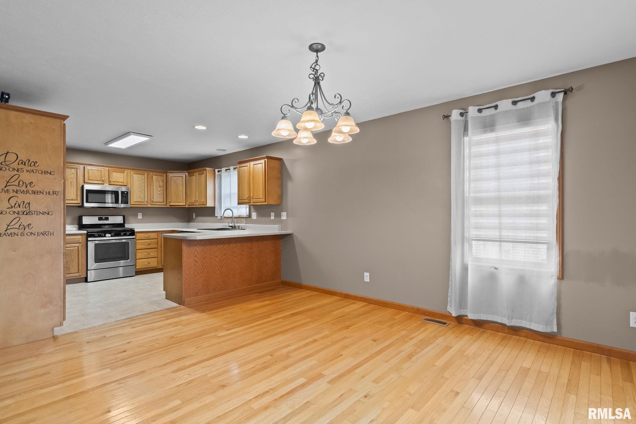 895 Timber Edge Drive Sherman, IL 62684 - Photo 9 of 34