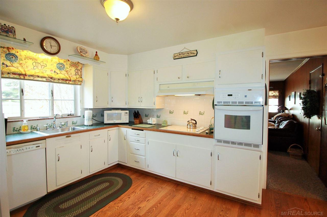 1005 Bedford Road Grosse Pointe, MI 48230 - Photo 16 of 45 31343355-15.JPG