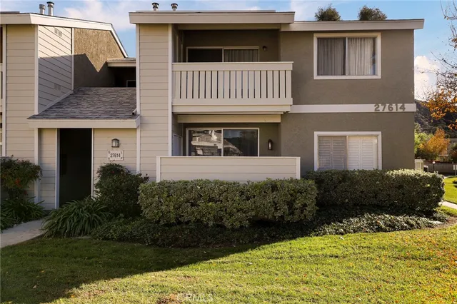 $375,000 | 27614 Susan Beth Way, Unit F, Saugus, CA 91350