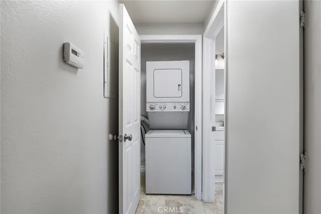 $375,000 | 27614 Susan Beth Way, Unit F, Saugus, CA 91350