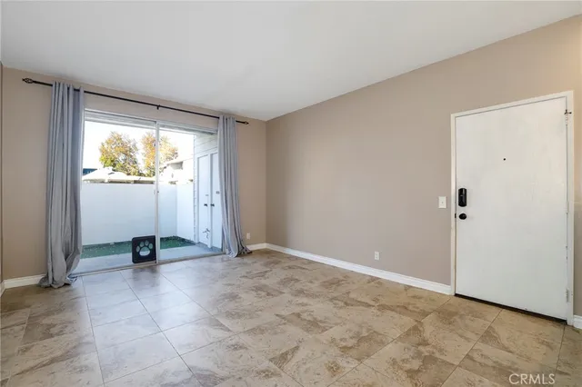 $375,000 | 27614 Susan Beth Way, Unit F, Saugus, CA 91350