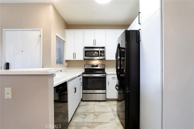 $375,000 | 27614 Susan Beth Way, Unit F, Saugus, CA 91350