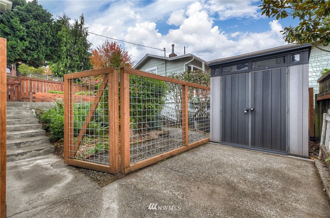 452 North 65th Street Seattle, WA 98103 - Photo 27 of 31 a view of entryway with garden