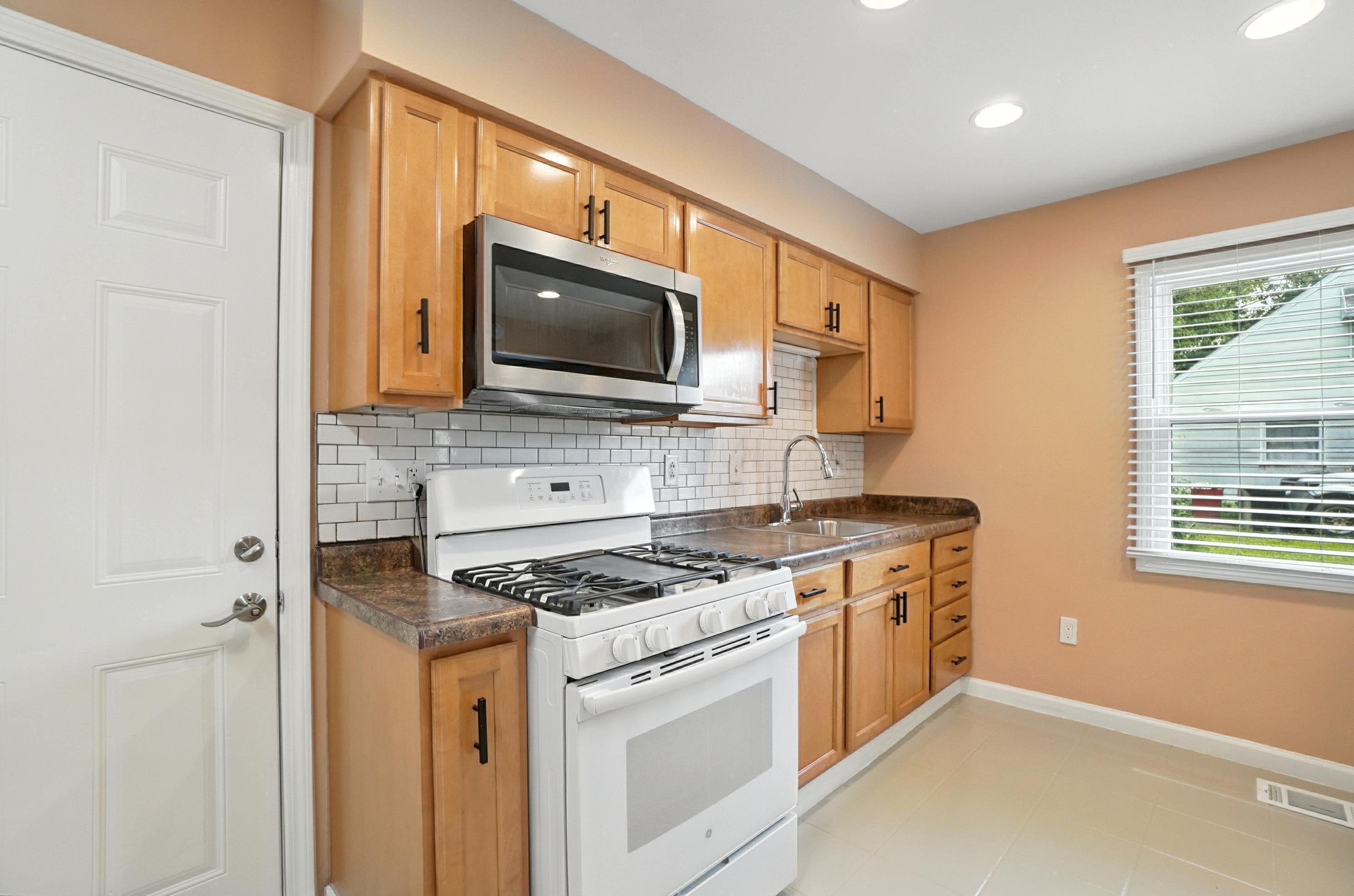 836 Antwerp Road Columbus, OH 43213 - Photo 8 of 26 011 (4)