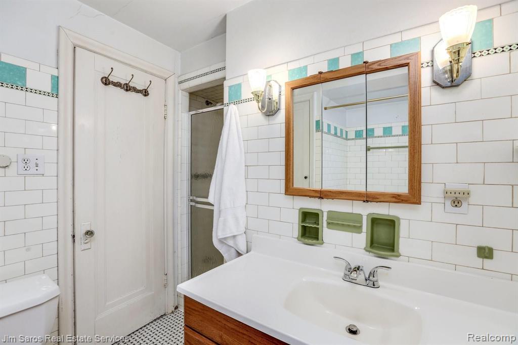 3654 Balfour Road Detroit, MI 48224 - Photo 14 of 24